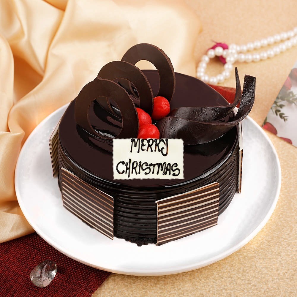 Tempting Merry Christmas Cake