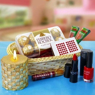 COSMETICS N CHOCOLATES HAMPER