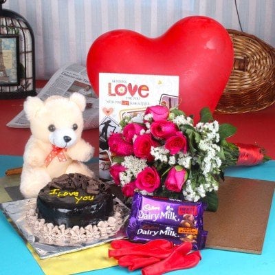 ROMANTIC HAMPER FOR THIS VALENTINE DAY