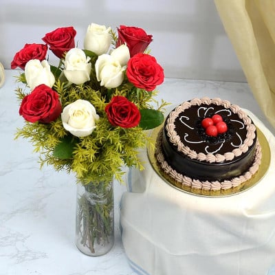 Rose Vase & Chocolate Cake